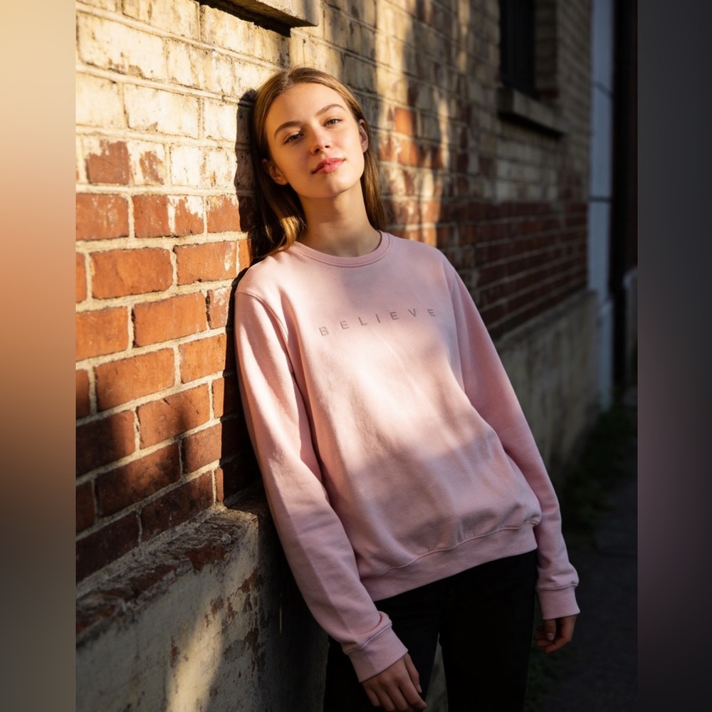 Blind Rooster Pink “Believe” Crew Neck Embroidered Sweatshirt Large